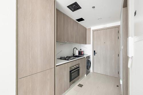 Stylish Studio in New residence with pool and gym - image 3