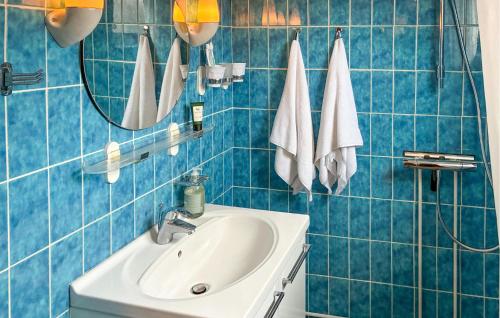 Vannas istaba, 1 Bedroom Beautiful Home In Slagelse in Lille Kongsmark