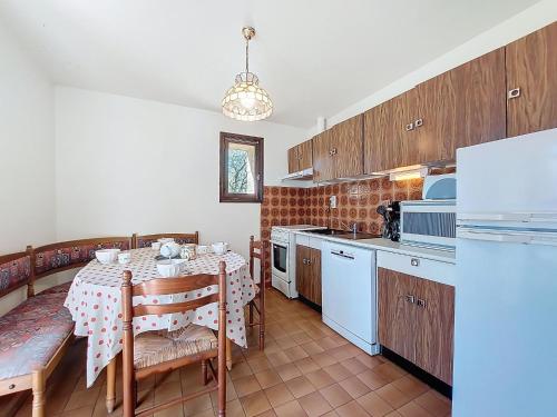 廚房, Holiday Home Le Pigeonnier by Interhome in 加亞克