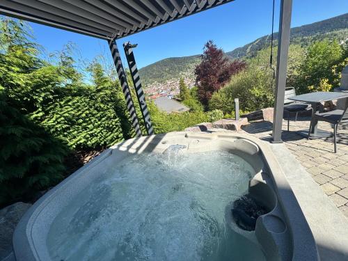App le nid d'abeille cocon pour 2 pers, spa privée, belle vue avec terrasse