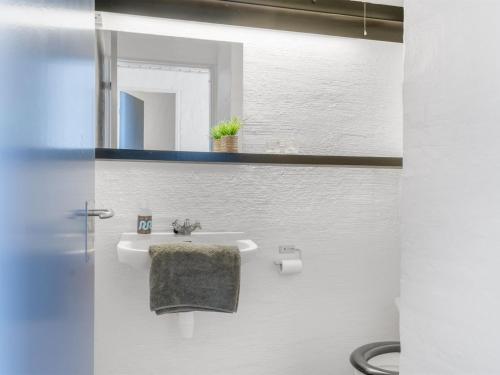 kopalnica, Apartment Edisa - 50m from the sea by Interhome in Krogen
