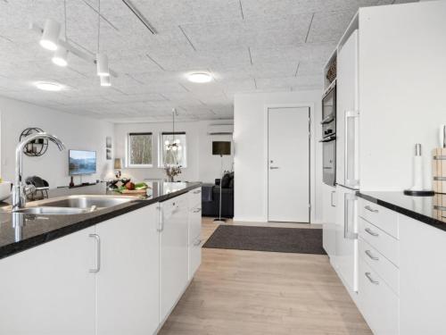 Cocina, Holiday Home Thorbiorn - from the sea by Interhome in Hadsund