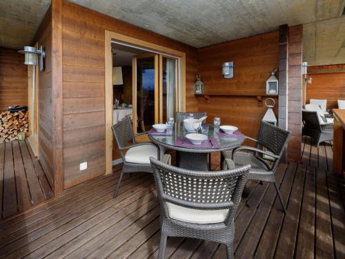 ระเบียง/ชานเรือน, Apartment Pré Vert by Interhome (Apartment Pre Vert by Interhome) in วิลลาร์-ซูร์-ออลลง