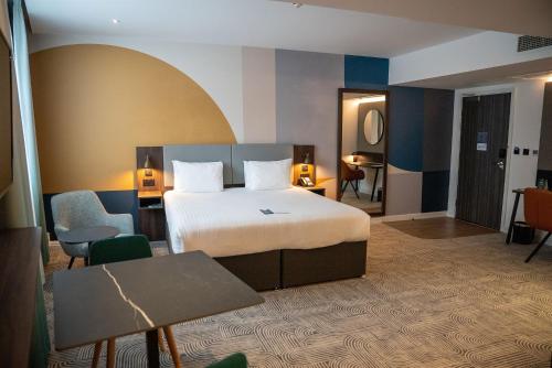 room detail thumbnail 2