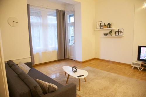 Five Season's Apartment - image 8