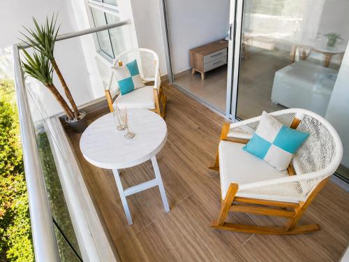 Balcony/terrace, BAIA Kristal Cartagena Condo in Punta de Canoa