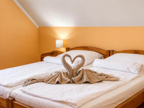 Borsika Guest House in Zetea