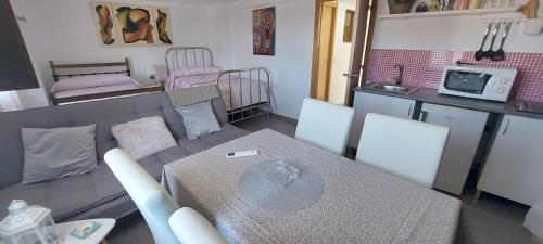 Low Cost Apartments Plaza 11 Gor in Gor