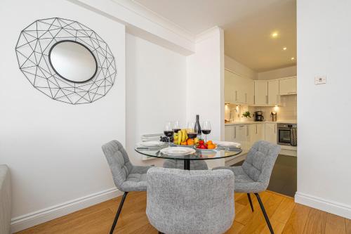 Bedford Apartments - main image
