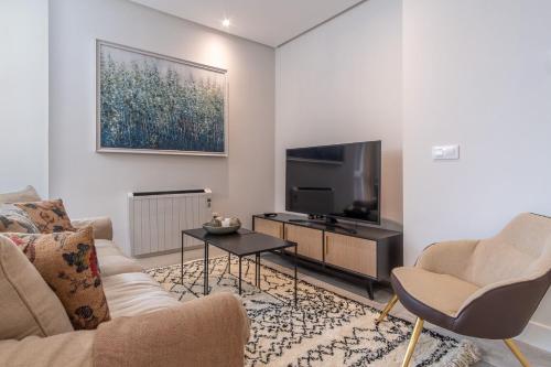 Chic Central Madrid Apartment with Light - main image