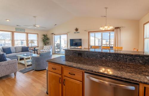 Carolina Kai, Kitty Hawk MP 3, 275 Yds to Beach, Ocean View, Pool, Hot Tub, Flex Stays in Kitty Hawk (NC)