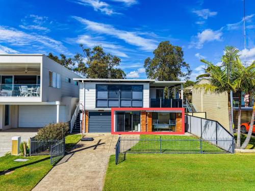 Exterior view, Bayview Nook Tanilba Bay in Lemon Tree Passage