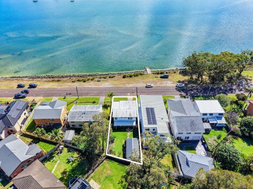 Exterior view, Bayview Nook Tanilba Bay in Lemon Tree Passage