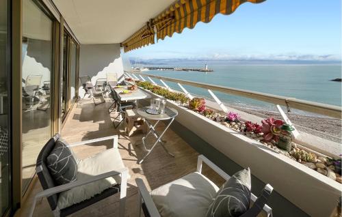 2 Bedroom Amazing Apartment In Villeneuve Loubet