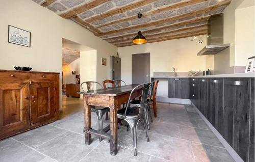 Konyha, Maison De Village Avec Piscine in Saint Hilaire D'Ozilhan