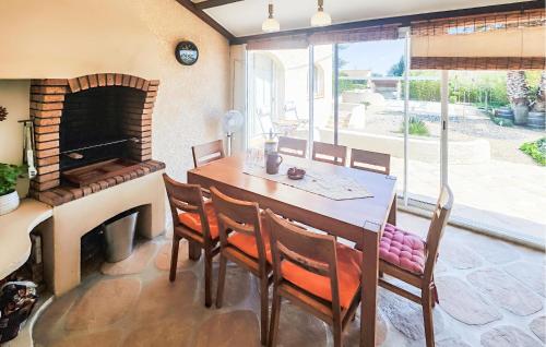 Viesnīcas āriene, Maison Avec Piscine in Montady