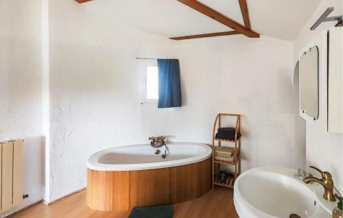 Vannas istaba, Maison Avec Piscine in Montady