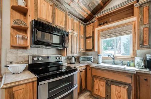 Casita Getaway Family 1BR 1BA AC Stunning Views in Shaver Lake (CA)