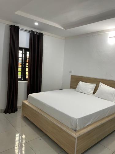 Lloyd Hotel and Suites – khách sạn tại Thanh Pho Benin