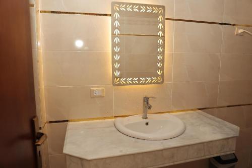 Royal Town Hotel - image 10