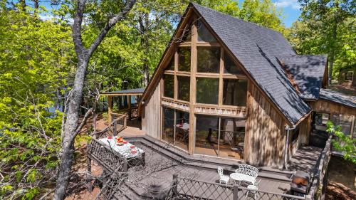 外觀, Riverfront Retreat with Dock, Kayaks and Views in 謝爾比