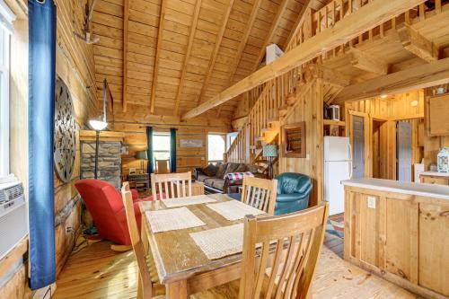 2 Mi to Blue Ridge Pkwy! Mtn Escape w/ Fireplace in Vūlvaina (VA)
