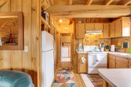 2 Mi to Blue Ridge Pkwy! Mtn Escape w/ Fireplace in Vūlvaina (VA)