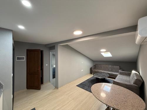 Shatërvan nest Prizren (Shatervan nest Prizren) in ลายา เอ แตร์ซินเยเว