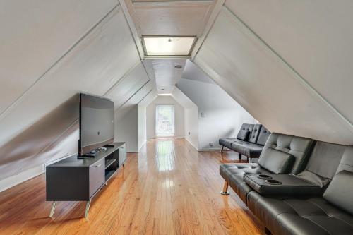 Nature & City Access! Family Home in North Jersey in Fairfield