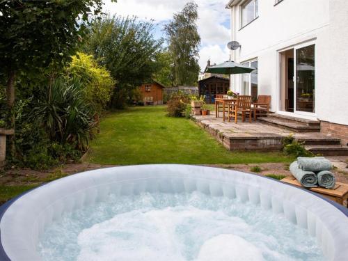 Oprema, 6 Bed in Brecon oc-bn413 in Brecon center