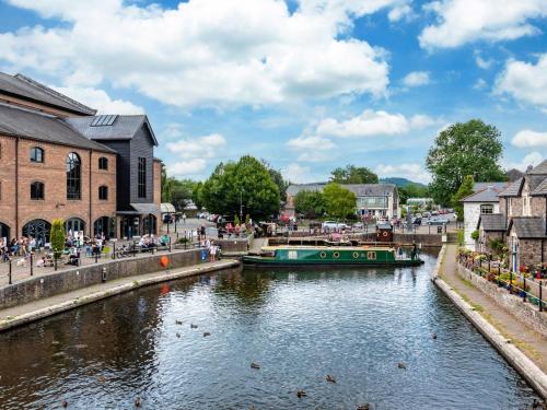 Oprema, 6 Bed in Brecon oc-bn413 in Brecon center