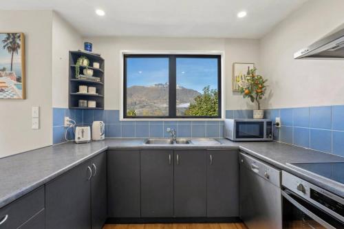 Mountain View Retreat | Panoramic Lake & Mountain Views - image 14