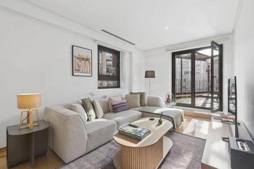Bright Elegant 2BR with Terrace - image 2