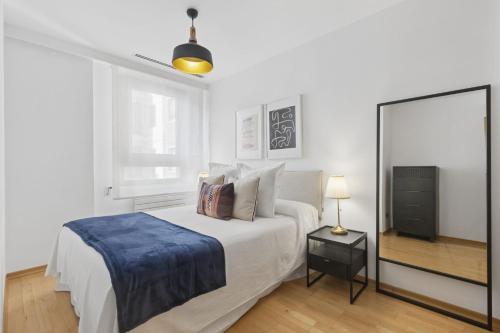 Bright Elegant 2BR with Terrace - image 11