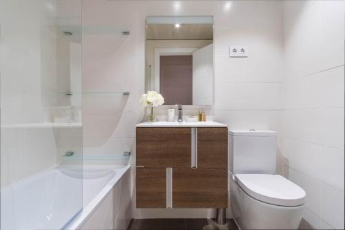 Elegant 2BR Apartment in Salamanca Madrid - image 9