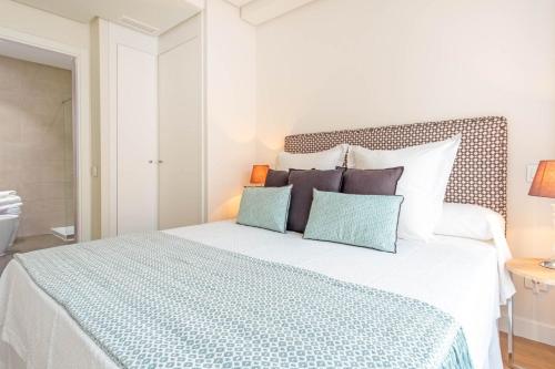 Elegant 2BR Apartment in Salamanca Madrid - image 6