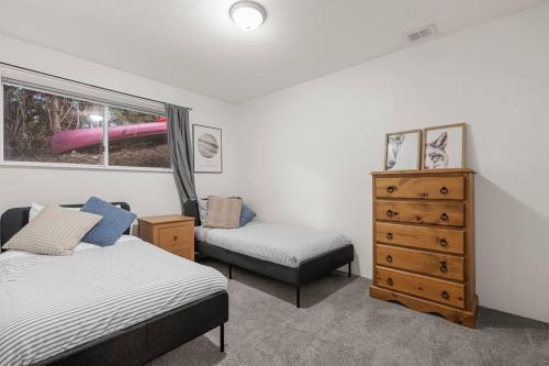 4 Bed Charming and Cozy Lynn Valley Suite - Apartment - North Vancouver