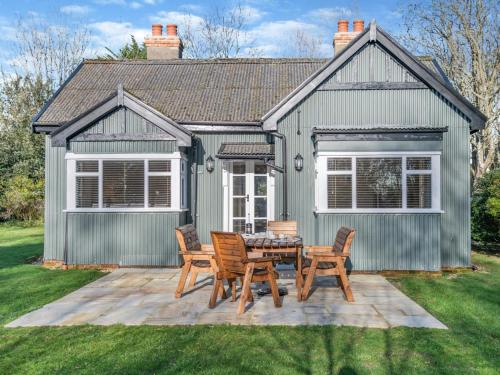 Iekārtas, 2 Bed in Brockenhurst oc-94003 in East End