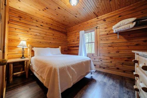 Cozy 2-bed Cabin w stunning views-Oldfield Cabin - image 7