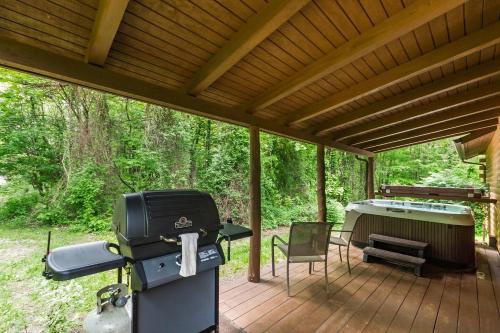 Cozy and secluded 2-bedroom Pine Grove Cabin - image 13