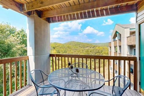 Treetop Tranquility in Branson, USA