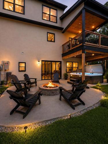 Facilities, The Quana - Hot tub, fire pit, and Huge Entertainment Area in New Plymouth (OH)