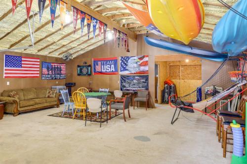 2 Mi to Greers Ferry Lake Boat Ramp! Cozy Studio in Fairfield Bay (AR)