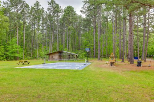 2 Mi to Greers Ferry Lake Boat Ramp! Cozy Studio in Fairfield Bay (AR)