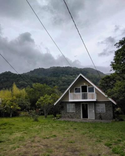Cabaña Flor de la Montaña (Cabana Flor de la Montana) in Rincon Largo