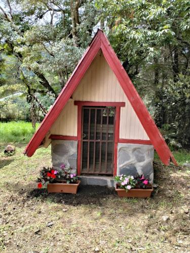 Cabaña Flor de la Montaña (Cabana Flor de la Montana) in Rincon Largo