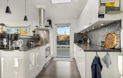 Kitchen, 3 Bedroom Cozy Home In Hemmet in Hemmet