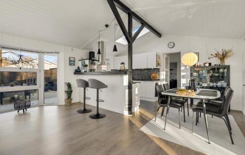 Kitchen, 3 Bedroom Cozy Home In Hemmet in Hemmet