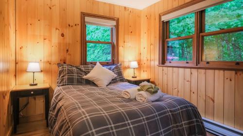 Chalet du Coeur avec spa et bord de l'eau in Seintadolfa Dovarda (QC)