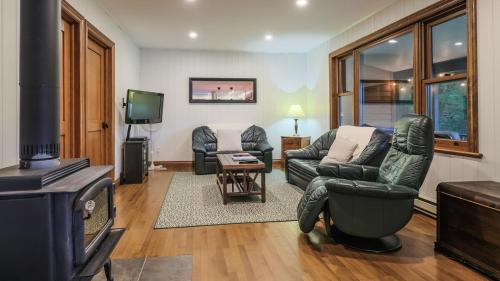 Chalet du Coeur avec spa et bord de l'eau in Seintadolfa Dovarda (QC)